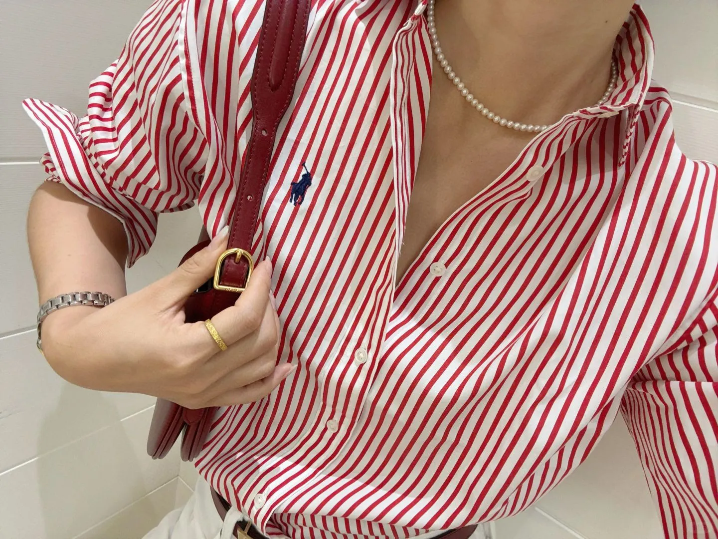 P260 💰 "Top quality" Style number: 8082# [Ralph Lauren classic basic new old money style striped shirt long sleeves] ✅Ralph Lauren Ralph Lauren colorful style old money style cotton poplin striped casual shirt long sleeves ✅Top ceiling quality ZP original development You can compare with the real thing at will ✅100% restored workmanship The entire garment is covered with seams and clean edges Curved triangular bifurcation ✅100% cotton poplin cotton Smooth to the touch Pre-car wash treatment The yarn is tighter ✅Customized dyed original pearlescent white bottom buttons, large and small zoning, vertical phoenix eyelets ✅Special shaped chiffon foil inside the collar door tube, not easy to deform and pull ✅Refreshing colorful striped shirt, salty or sweet, daily travel, extremely high production rate, customized style ✅The upper body looks much better than the real thing, can be worn alone or worn in all seasons, highly recommended for goddesses, size: S-XL, color: red, blue, green